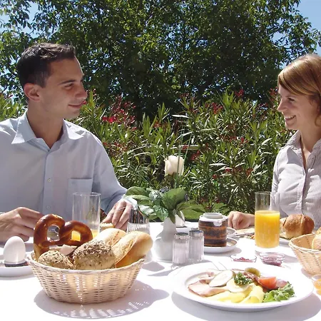 Seligweiler & Restaurant מלון 3*